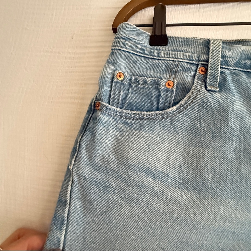 Levi's Classic Originsl Fit 501 Light Wash Denim Cutoff Shorts Women's Size 29 - Picture 4 of 14